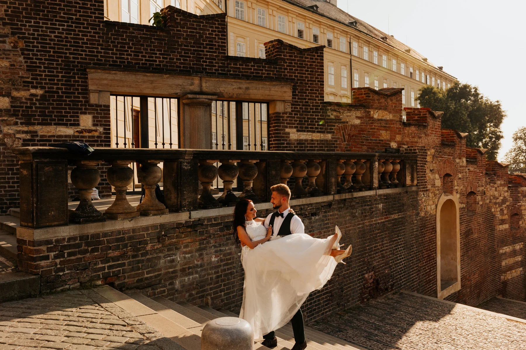 Sesja Ślubna w Pradze o Wschodzie Słońca Sesja Slubna w Urokliwych Zaulkach Pragi